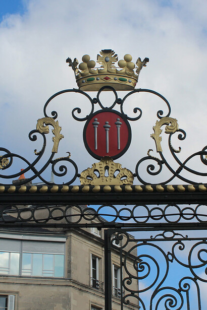 Parc de Blossac. Médaillon blason