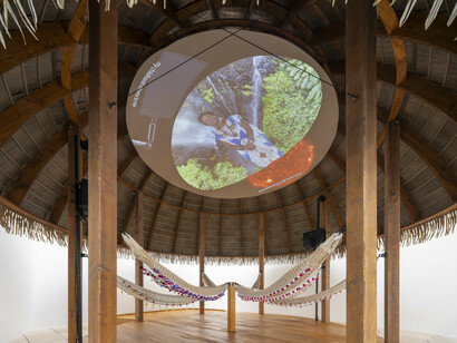 Tabita Rezaire, Des/astres, vue de l'exposition. Avec l'aimable autorisation de la Fondation Louis Vuitton