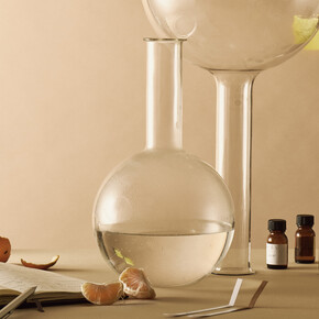 Nez à nez. Courtesy of Mudac
