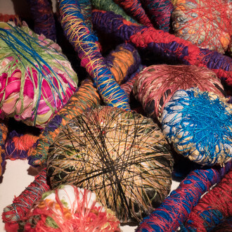 Sheila Hicks, Cordes Sauvages Pow Wow, 2015, linen, cotton, acrylic fibres, size: variable, Photo by Cristobal Zanartu