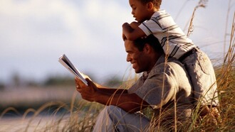 Un padre con su hijo
