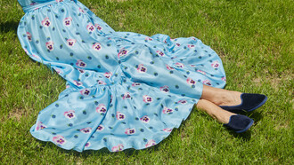 Abito Elly primule e more, Hilarité