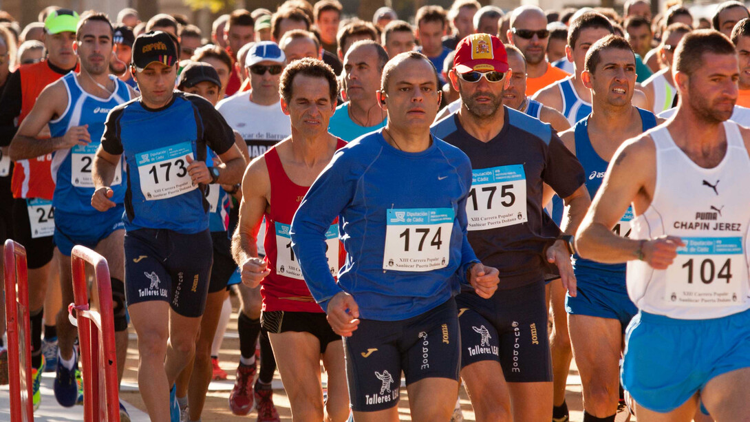 Participantes en una carrera popular