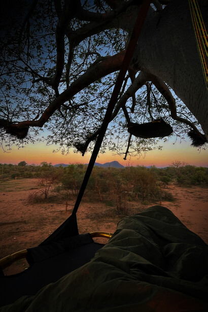 Tenda. Sossusfly Desert, Namibia. Avventura in tenda nel deserto quando mi sono unita al gruppo di ragazzi tedeschi conosciuti nell’ostello dove alloggiavo a Windoheck. Africa