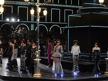 Sfilata di Chanel Haute Couture Autunno-Inverno 2011-2012 tenutasi al Grand Palais di Parigi, Francia