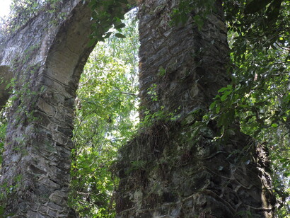 Muchos destinos permiten moverse sin compañía ni tours organizados, lo cual potencia la autonomía y el disfrute personal