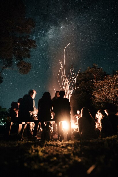 Giunge dagli abissi della sostanza il fuoco e si offre come un amore