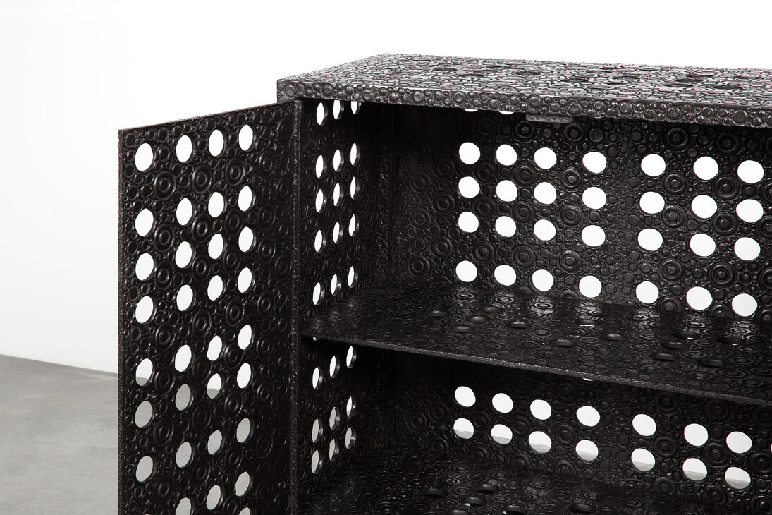 Ingrid Donat, Buffet Cisco
2015
Bronze
H87 L141 W28.5 CM / H34.2 L55.5 W11.2 IN
Limited edition of 8 + 4 AP