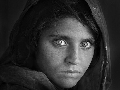 Per descrivere l’atto degli occhi quando si posano su oggetti, su persone, su panorami, la lingua italiana ci regala molti verbi