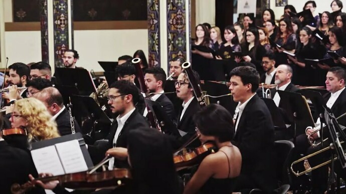 Presentación del réquiem con estudiantes avanzados y profesores de la Escuela Municipal de Música de Paraíso y el Coro de Artes Musicales de la Universidad de Costa Rica