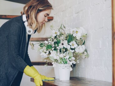 Come su una pista innevata, si procede a zone progressive, passando da una stanza all’altra senza tornare indietro