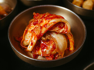 Entre équilibre et intensité, le kimchi incarne cette cuisine qui ancre le corps autant qu’elle nourrit l’âme