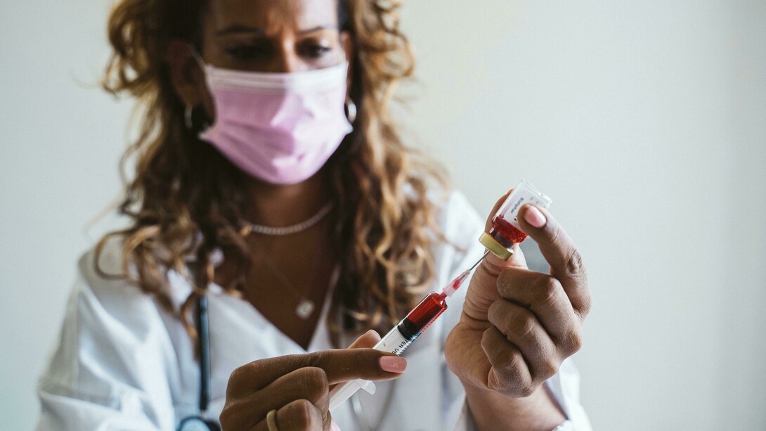 La pandemia por el COVID-19 ha propulsado avances cruciales en la comprensión, diagnóstico y tratamiento del virus gracias a la fusión de la ciencia y la bioquímica 