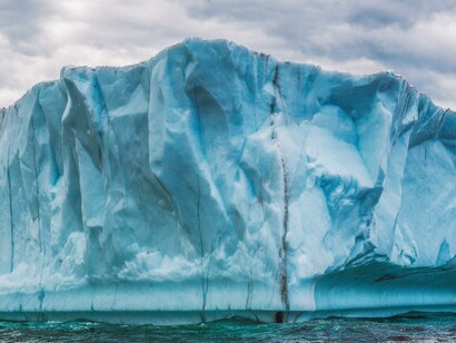 Un ghiacciaio in Antartide: l’elevato contenuto di sale nel ghiaccio fa sì che le brine si mantengano allo stato liquido