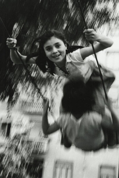 Stefano Robino, Bambini ai giardini (Children in the gardens), 1959. Gelatin silver print
© Archivio Stefano Robino, courtesy Howard Greenberg Gallery, New York
