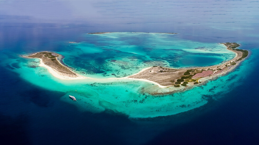 El Parque Nacional de Los Roques es un archipiélago venezolano situado en el mar Caribe, a unos 160 kilómetros al norte de la capital, Caracas