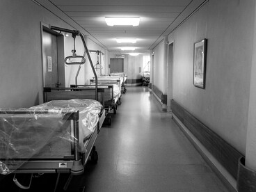 Il concetto di time to care emerge come elemento centrale: dedicare tempo al paziente rappresenta un vero e proprio intervento clinico, capace di migliorare continuità assistenziale e aderenza alle cure