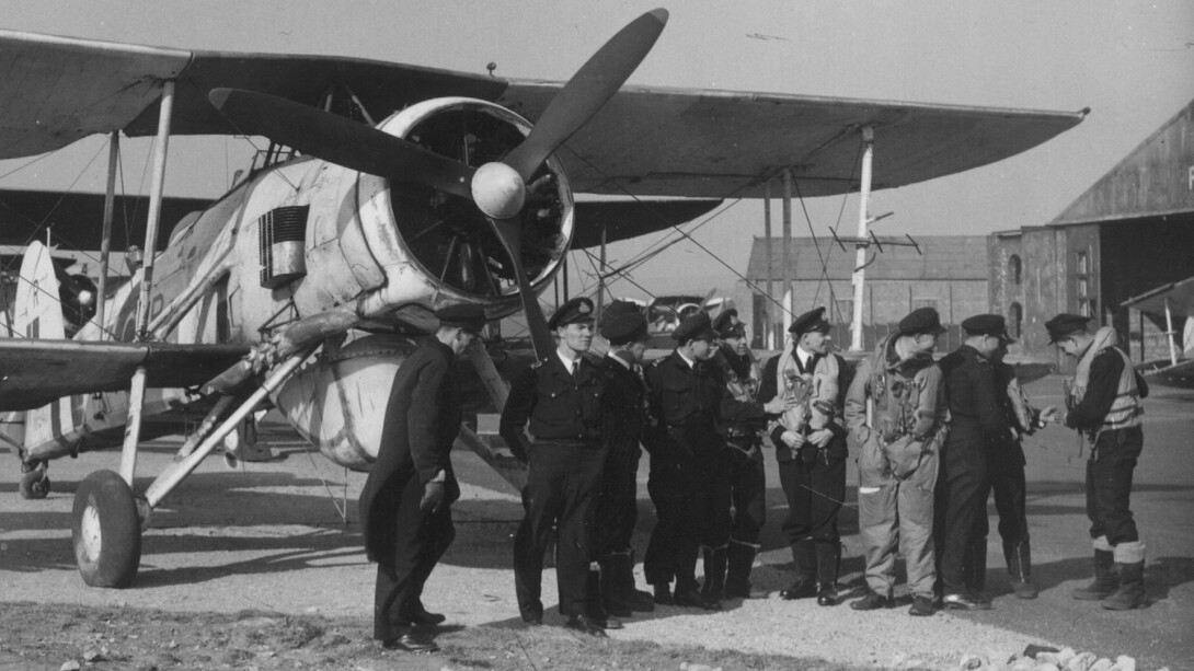 Biplano Swordfish del escuadrón de Neville en una base inglesa entre 1944-1945