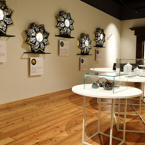Flowers, personally. Of myths, symbols, fragrance and love, exhibition view. Courtesy of Schloss Trautenfels