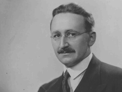 Friedrich Hayek, economista, jurista y filósofo austriaco, conocido principalmente por su defensa del liberalismo 