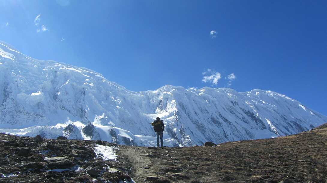 On the way to Tilicho