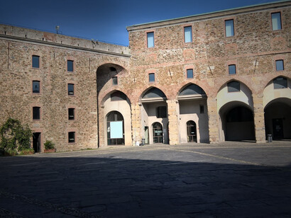 Priamàr, Savona, Italia. L'iniziale frequentazione del colle in cui venne innalzata l'architettura difensiva si colloca tra l'età del Bronzo e l'età del Ferro