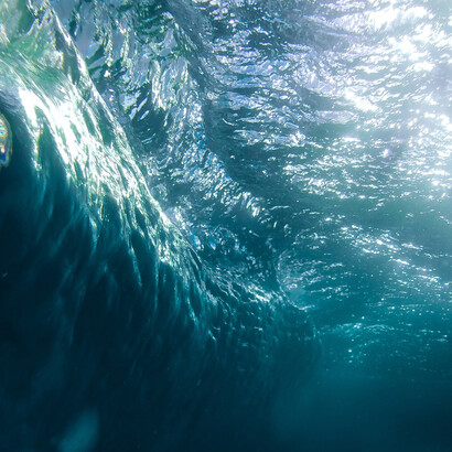 Hay una corriente subliminal interna en los humanos, más allá de los instintos y del intelecto, un ímpetu, que de manera inexplicable va llevando todo a una realización de la unicidad