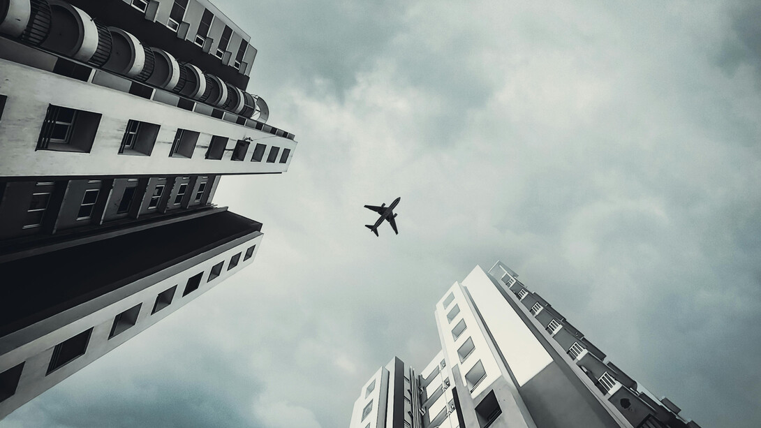 O desenvolvimento muitas vezes desconsidera o antigo, mas será que devemos focar apenas no novo? Preservar o que já foi construído e adotar um envolvimento sustentável pode ser a chave para um futuro mais justo