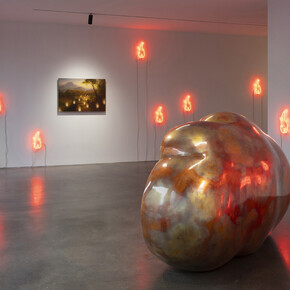 Laurent Grasso, Clouds theory, vista de exhibición. Courtesía de Pedro Guerra