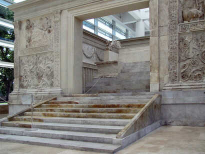 L’Ara pacis Augustae, Roma, Italia
