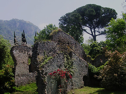 Vista del giardino Ninfa molto amato da Paola Lanzara