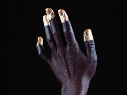 Sente-se e respira-se, embora não seja em todas as músicas. Esse amadurecimento, contou, vem do seu percurso artístico com grandes mestres, incluindo o seu pai. Nos seus anos de estrada, entre 2006 e 2009, integrou vários projetos, a destacar a banda Tucan Tucan, do baterista moçambicano Frank Paco, a residir na vizinha Africa do Sul. Foi nesse período que teve a oportunidade de conhecer outra qualidade e exigência musicais