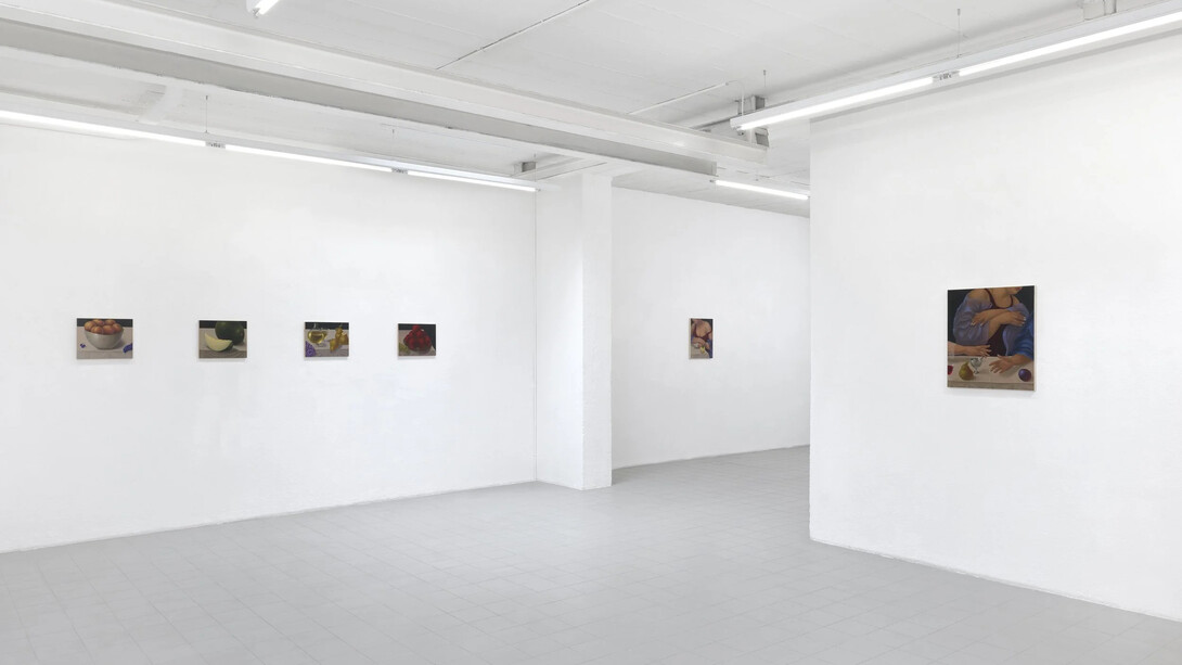 Natalia González Martín, Fruta y media tarde, exhibition view. Courtesy of Galerie Sébastien Bertrand