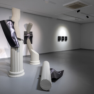 Lucia Tallová, Unstable monuments, exhibition view. Courtesy of Zilberman Gallery. Photo by Kayhan Kaygusuz