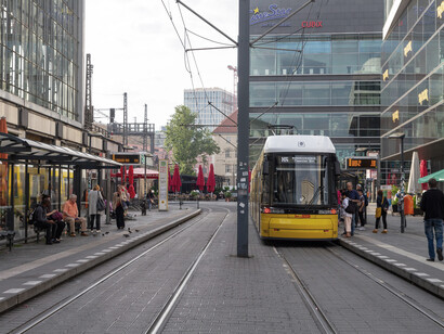Tranvía en Alexanderplatz, Berlín, Alemania