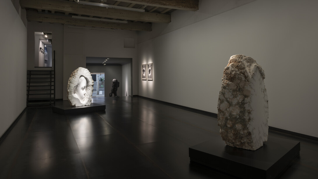 Jaume Plensa, Murmuri, exhibition view. Courtesy of Senda Gallery