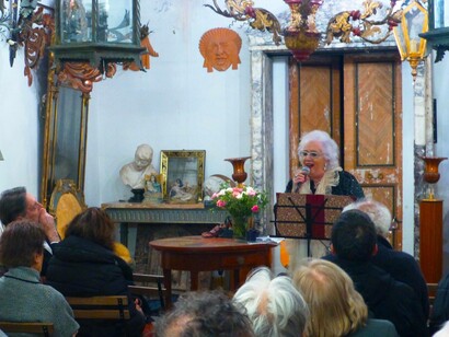 Paola Cavanna durante la serata-evento alla Galleria Baroni, via Madonnina 17, Milano, Italia

