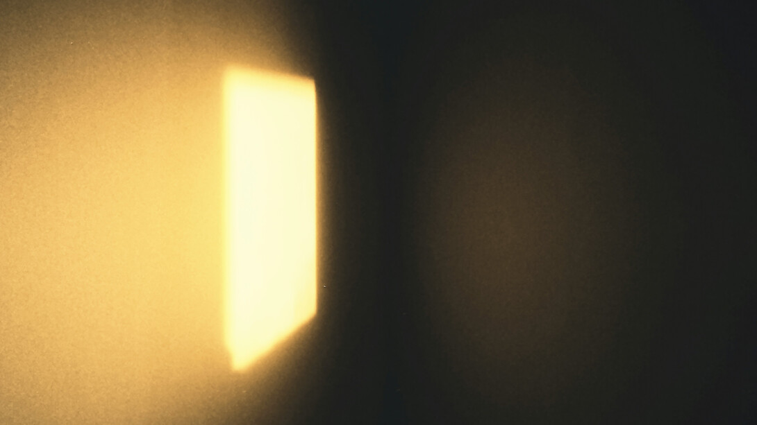 A lo largo de la historia, la luz y la oscuridad han simbolizado fuerzas opuestas, desde el conocimiento y la ignorancia hasta el bien y el mal