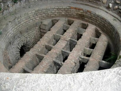 Die Archäologische Stätte von Cuenca: der Tunnel- Mittelebene des Tunnels 