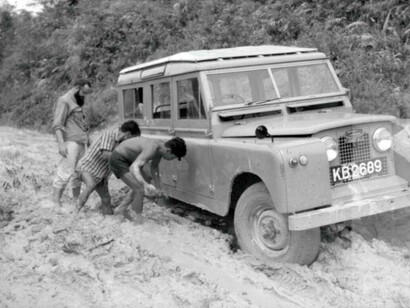 Land Rover bloccata nel fango