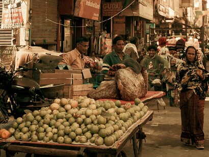 Comércio irregular na rua. As restrições de exportação e as diferenças económicas entre os dois países criaram uma situação propícia para o tráfico de mercadorias, especialmente produtos como tabaco, bebidas alcoólicas, roupa e aparelhos eletrónicos