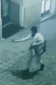 Ha camminato uccidendo a sangue freddo quattro persone e ferendone ventisei prima di farsi ammazzare a sua volta, nove minuti dopo