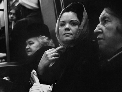 Helen Levitt, N.Y. (Subway), c. 1978. © Film Documents LLC, avec l'aimable autorisation de la Zander Galerie