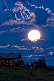 explore a chapada dos veadeiros com suas cachoeiras cristalinas trilhas exuberantes e experiências únicas de camping em um cenário de beleza natural e energia mística que atrai visitantes do mundo inteiro. Foto cortesia de Marcelo Hayashida