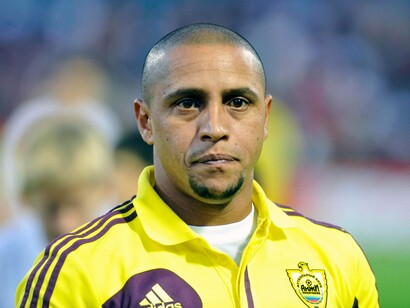 Roberto Carlos con la maglia dell'Anzhi Makhachkala