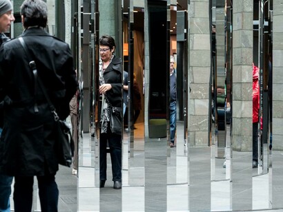 Jeppe Hein, Semicircular space. Courtesy of NGV