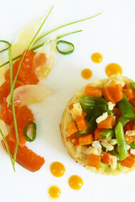 Riso al forno con carote e taccole in salsa di albicocche in agrodolce e cipollotti  