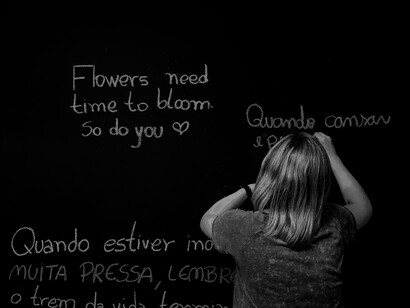 Estamos diciendo algo y al mismo tiempo otra red neuronal prepara inconscientemente las frases que seguirán