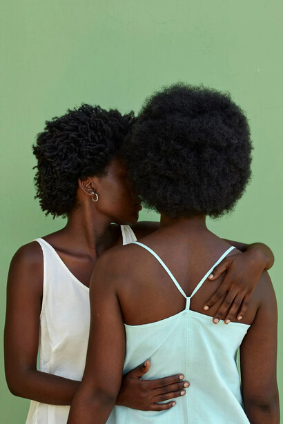 Laura Bonnefous, Women in green, Kilamba, 2022. Courtesy of Koslov Larsen Gallery