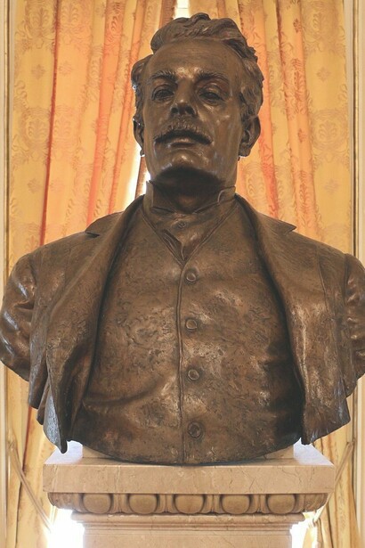 Busto di Puccini al teatro alla Scala, Milano